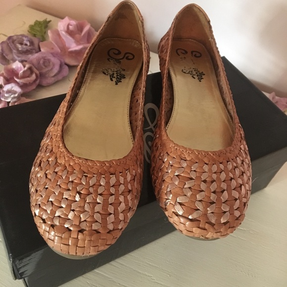seychelles woven flats